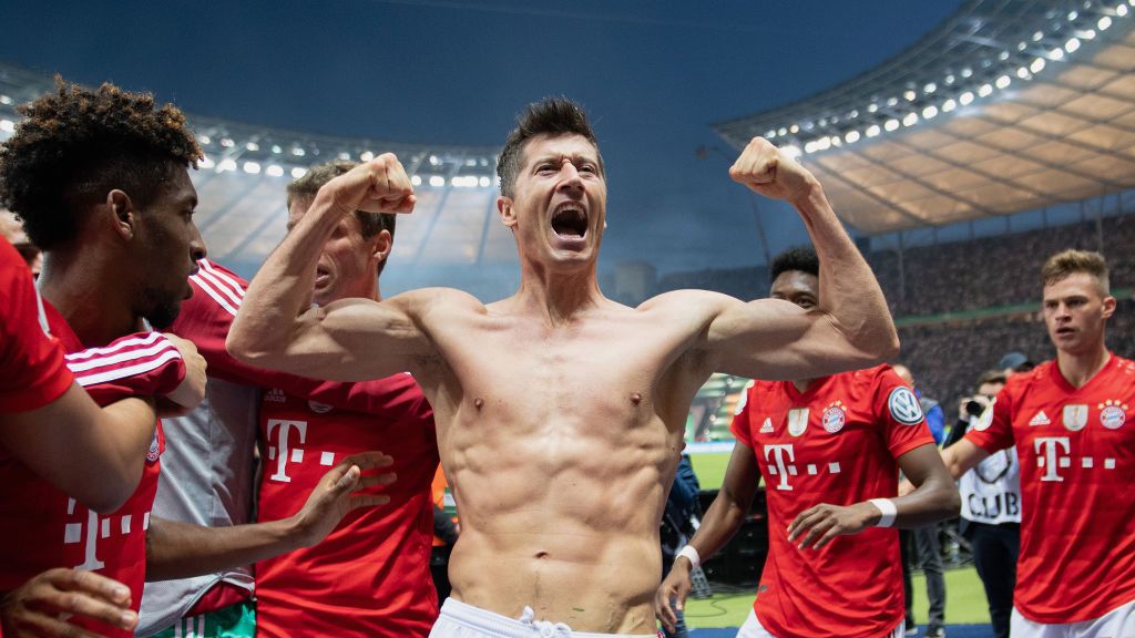 Zdjęcie okładkowe artykułu: Getty Images / Matthias Hangst / Na zdjęciu: Robert Lewandowski w finale Pucharu Niemiec z RB Lipsk