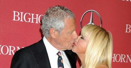Lata płyną, a Suzanne Somers nadal kusi wdziękami