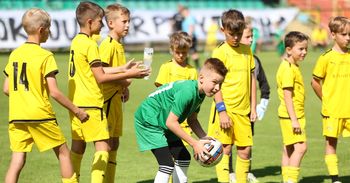 Bukowa znów pełna emocji. Na starym stadionie GKS Katowice odbył się Turniej im. Dziewięciu z „Wujka” dla dzieci z rocznika 2015