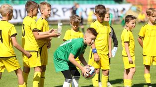 Bukowa znów pełna emocji. Na starym stadionie GKS Katowice odbył się Turniej im. Dziewięciu z „Wujka” dla dzieci z rocznika 2015