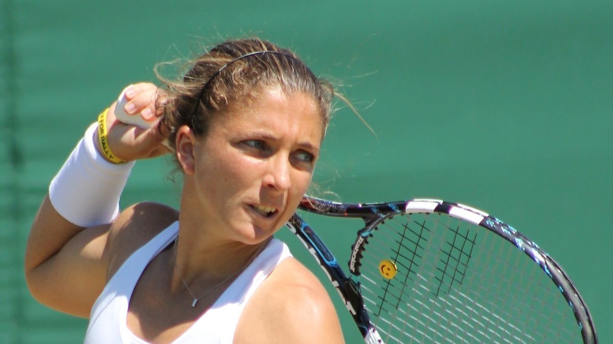 Wikimedia Commons / si.robi / Sara Errani w czasie meczu na korcie