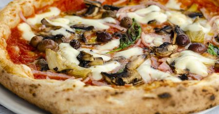 Zdrowa pizza z mąki żytniej razowej