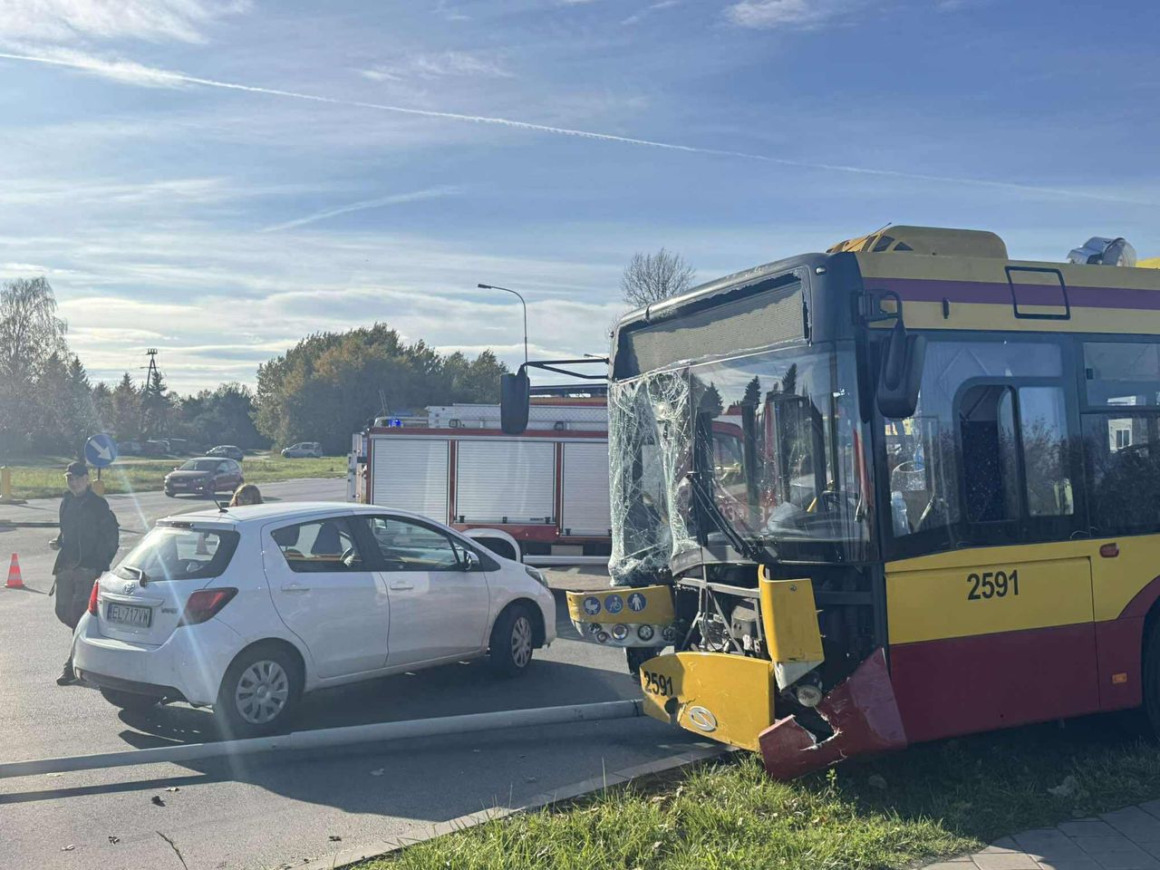 Wypadek w Łodzi. Najpierw kierowca autobusu stracił przytomność