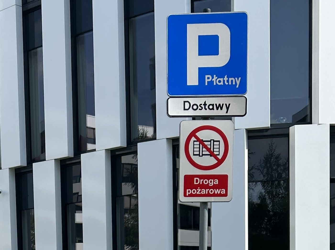 Droga pożarowa to nie znak, lecz tabliczka informacyjna