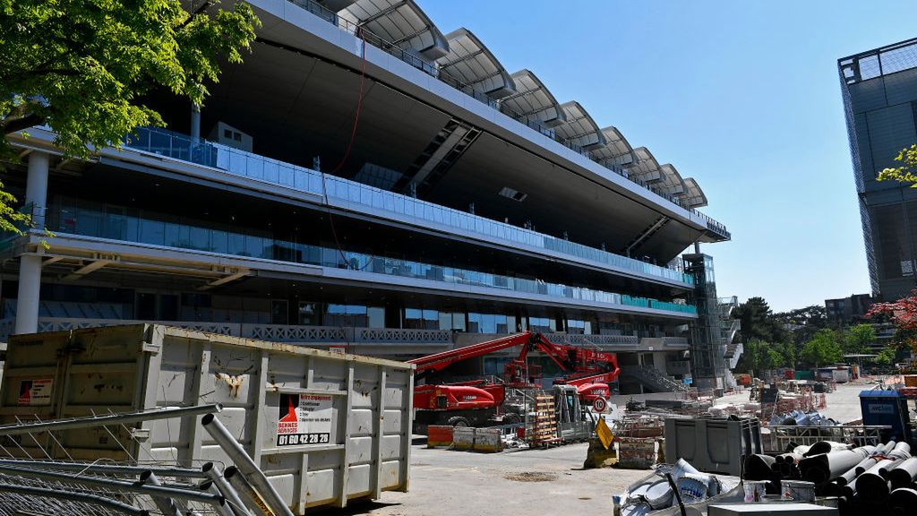 Getty Images / Aurelien Meunier / Na zdjęciu: widok na dach kortu im. Philippe'a Chatriera