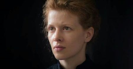 Karolina Gruszka jako "Maria Curie"