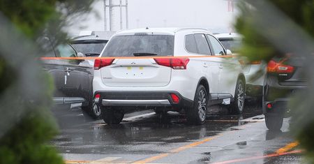Nowy Mitsubishi Outlander wyszpiegowany w japońskim porcie [aktualizacja]