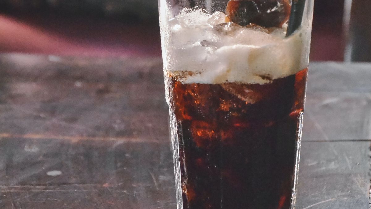 Aby zrobić zdrową colę wystarczą 3 proste składniki.