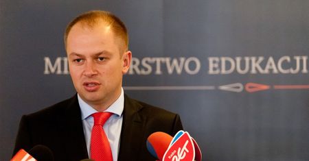 MEN nie wyklucza doprecyzowania zapisów dot. przekazywania szkół