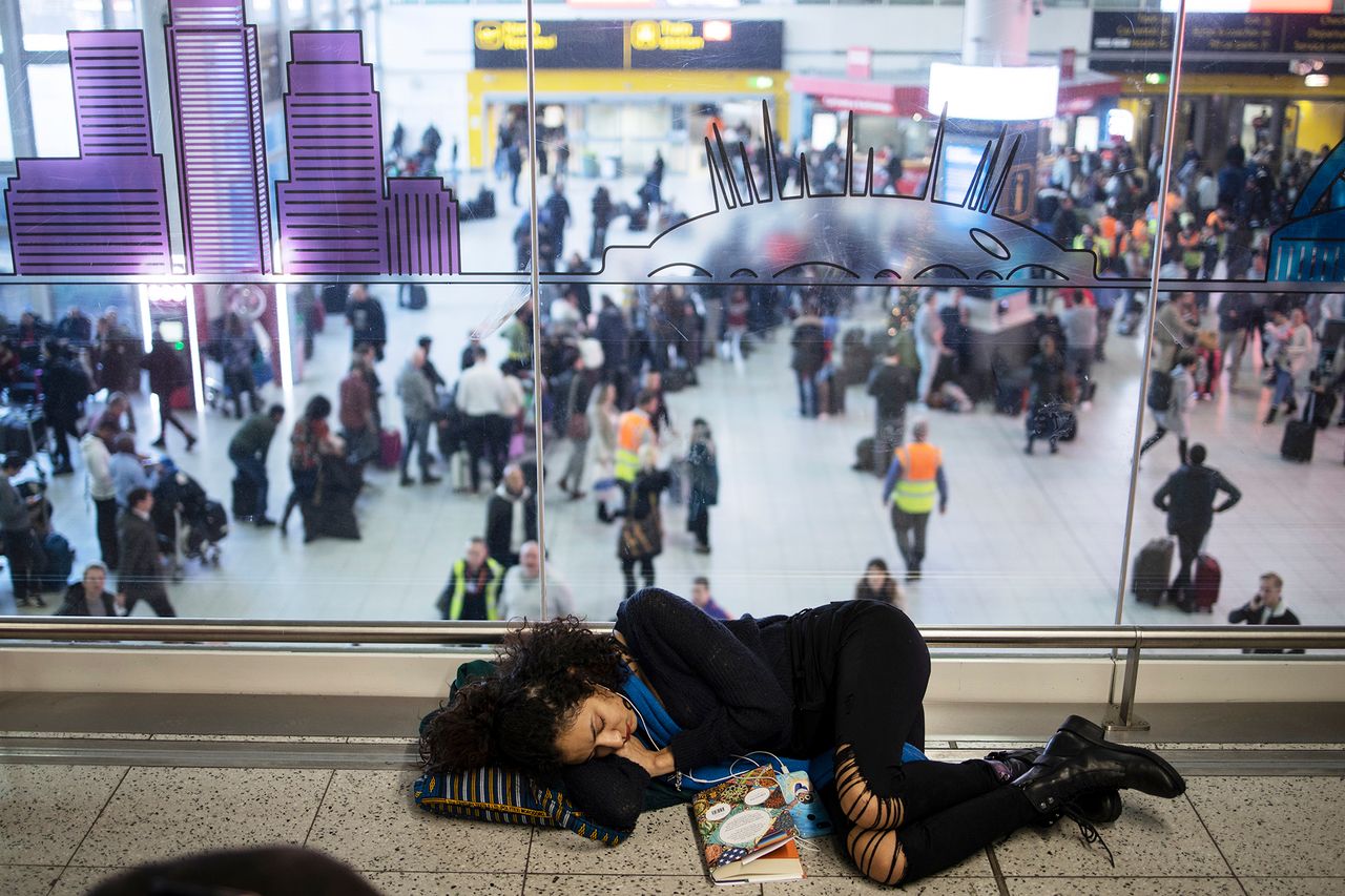 Ruch na lotnisku Gatwick przywrócony. Zdjęcia pokazują, co przeżywali pasażerowie