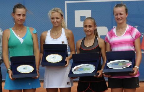 Aleksandra Krunić (druga z prawej) została triumfatorką gry podwójnej tegorocznego turnieju ITF rozgrywanego w Sobocie (Foto: Biuro Prasowe PPO)
