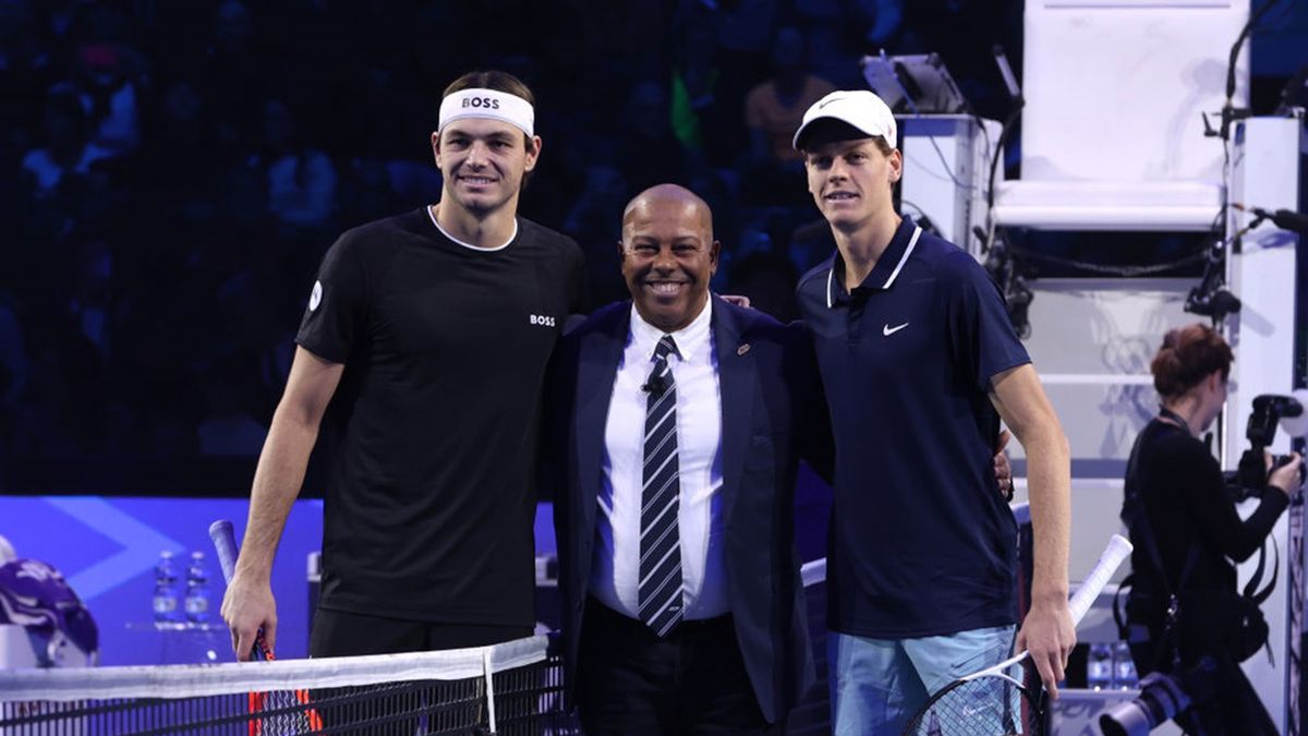 Getty Images / Clive Brunskill / Na zdjęciu: Taylor Fritz, Carlos Bernardes i Jannik Sinner 