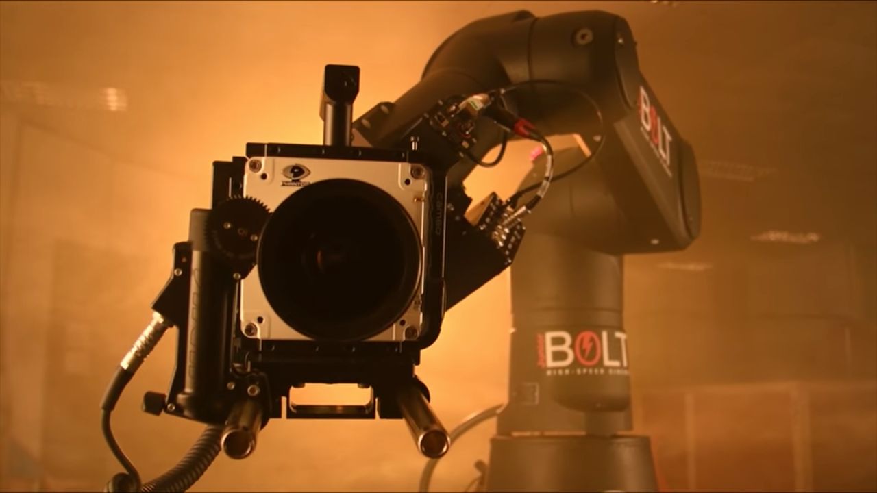 Zobacz niesamowity taniec robotycznego ramienia do filmowania