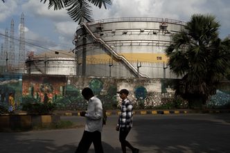 Indie ograniczają import rosyjskiej ropy. Zyskują producenci z Afryki