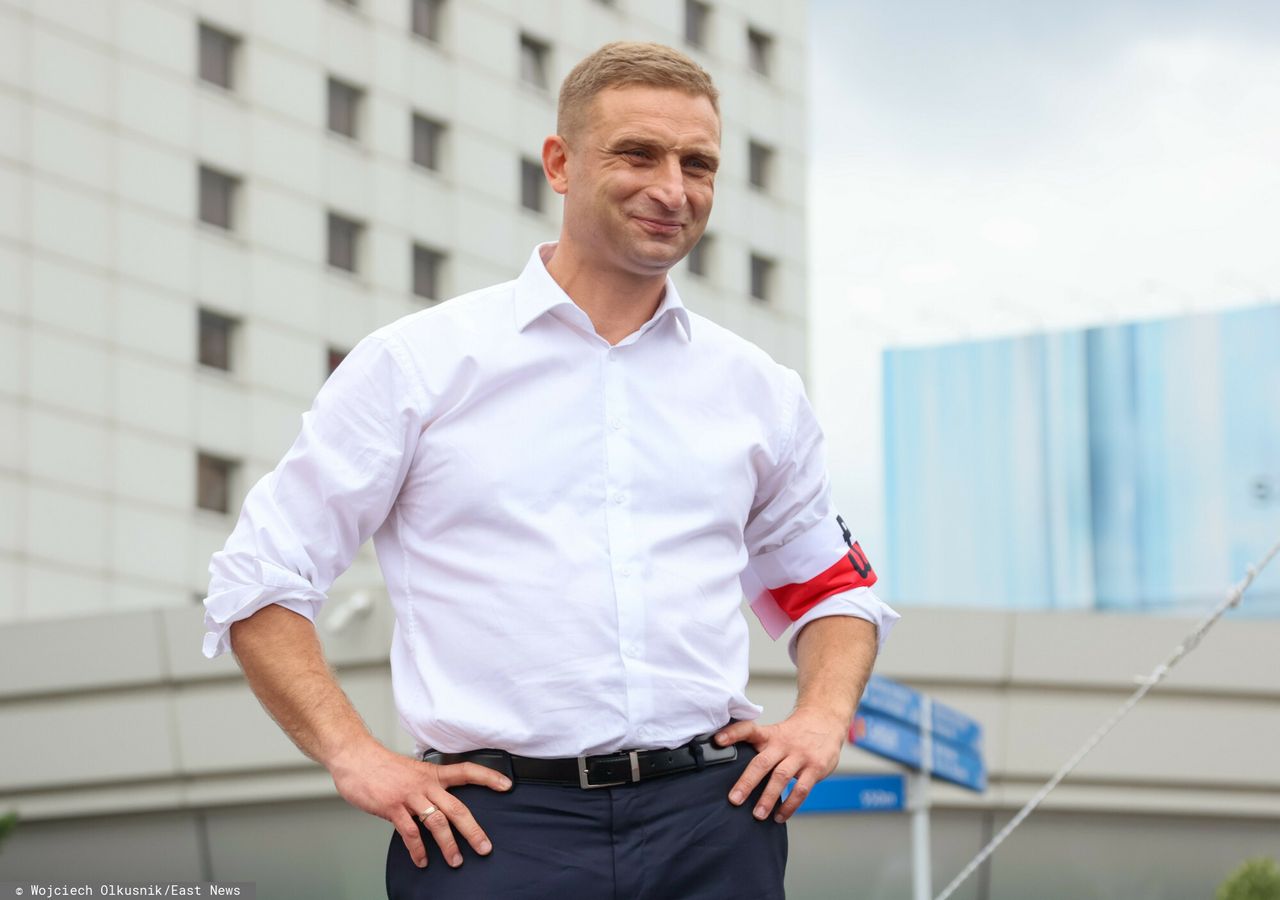 Bulwersujące zachowanie Bąkiewicza. Wiceminister tłumaczy