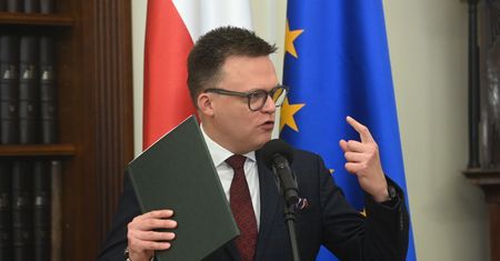 Hołownia do dziennikarza: robi pan pieniądze na ludzkiej krzywdzie
