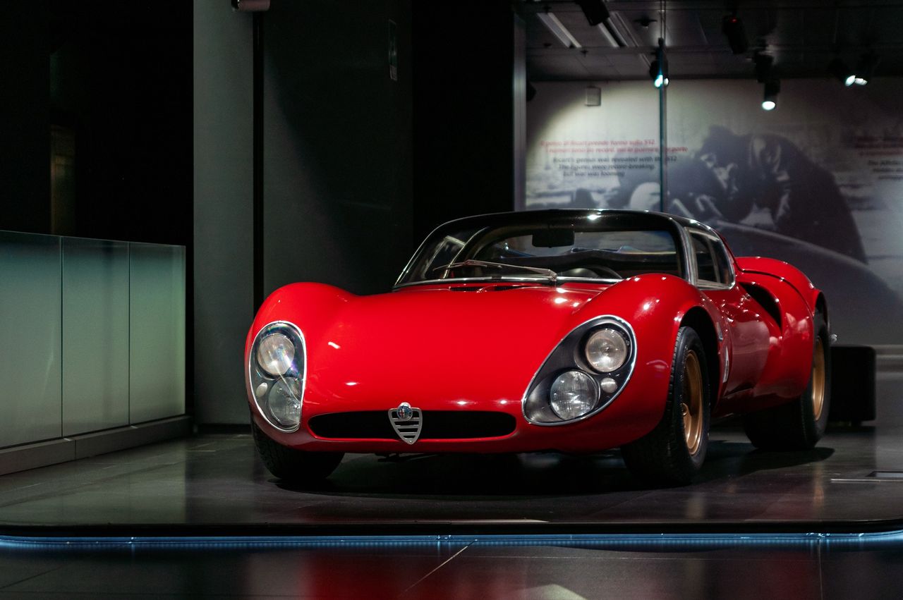 Klasyczna Alfa Romeo 33 Stradale (1967)