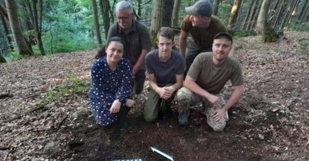 Unikatowe odkrycie w środku lasu. Znaleziono tysiącletni miecz
