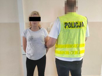 Warszawa: Pijana matka opiekowała się czwórką dzieci
