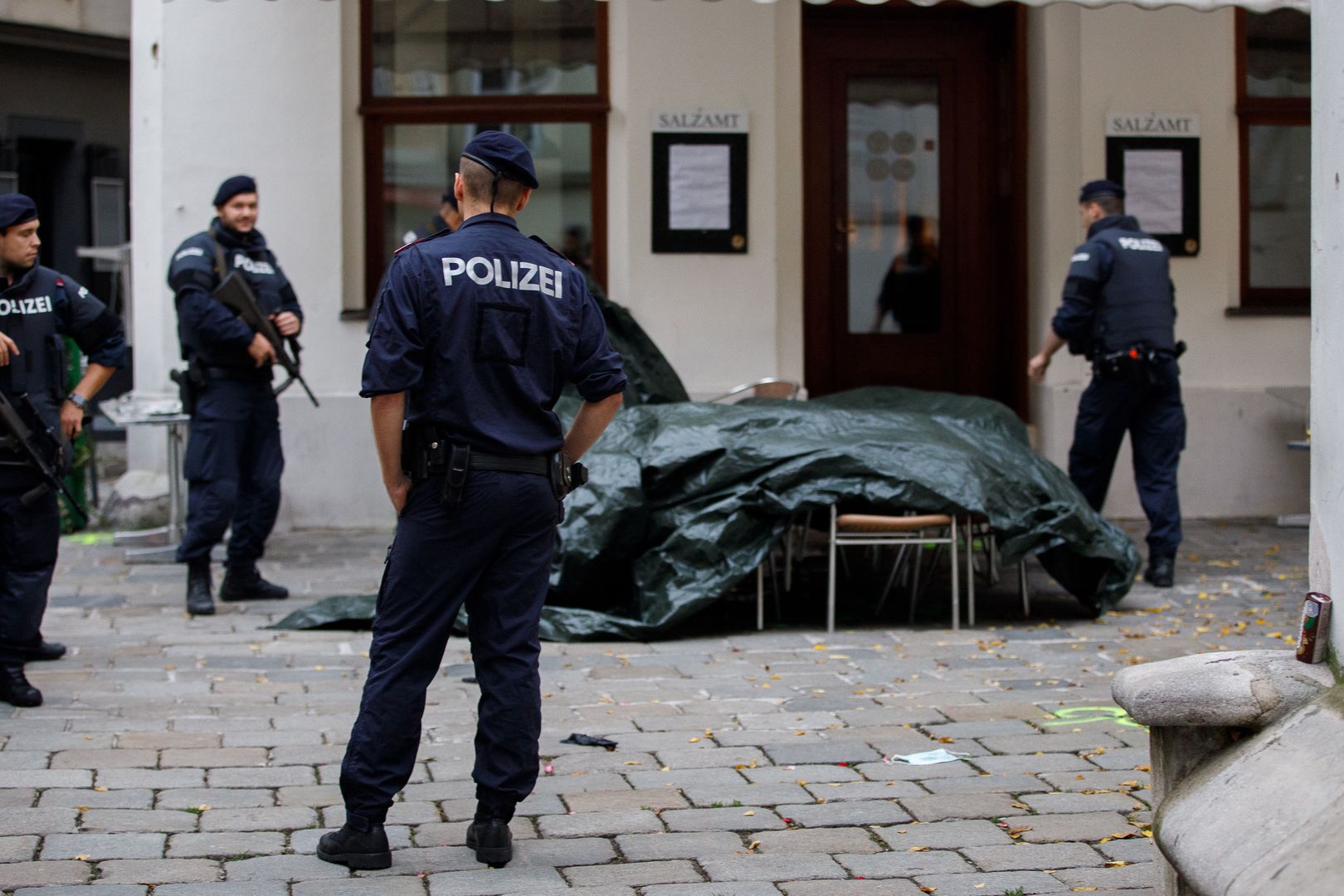 Zamach terrorystyczny w Wiedniu. Policja przeprowadziła nalot
