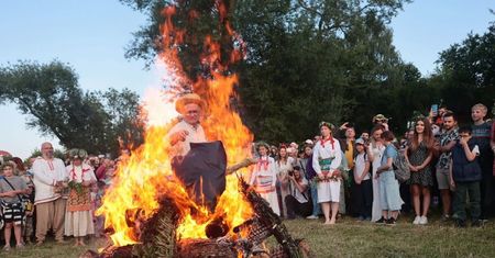 Korowód, igrzyska słowiańskie i potańcówka. W sobotę skansen ożyje po zmierzchu