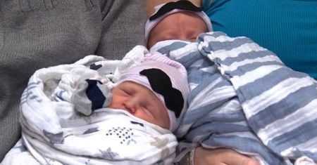 Bliźnięta, które dzieli rok urodzenia