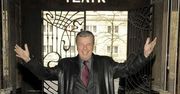 Emilian Kamiński karmi ludzi w teatrze