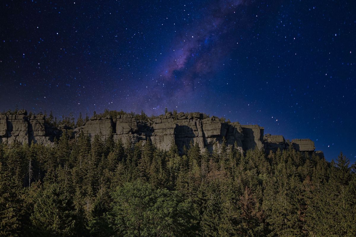 Magiczny widok nocnego nieba 