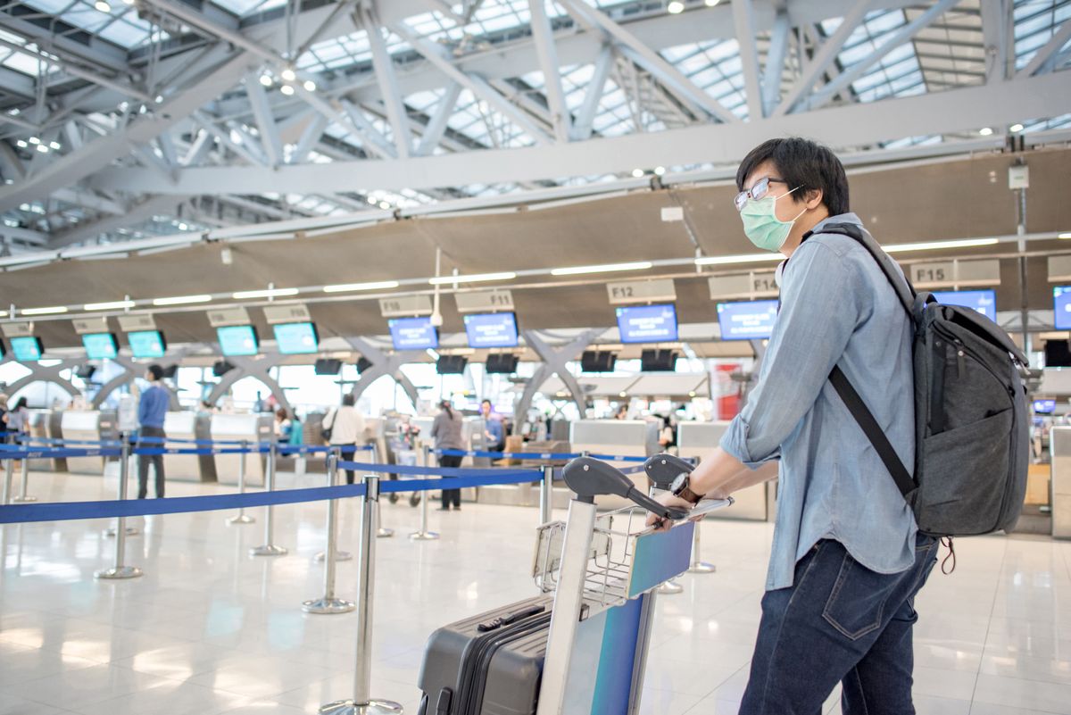 Podróżni z Chin powinni  przedstawiać negatywne testy na koronawirusa - uważa Unia Europejska