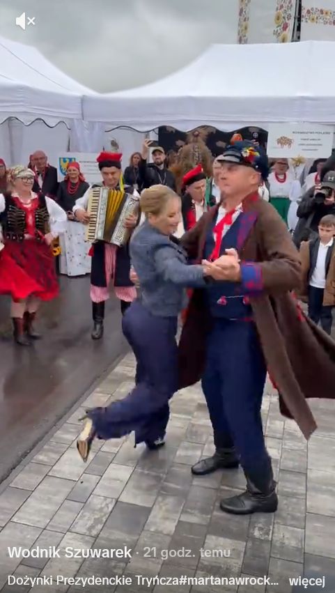 Marta Nawrocka tańczy na dożynkach