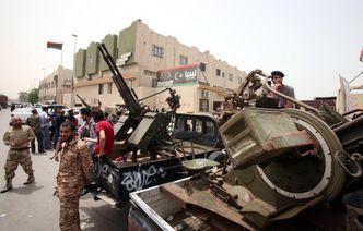 Ministerstwo Sprawiedliwości w stolicy Libii otoczyły grupy bojowników