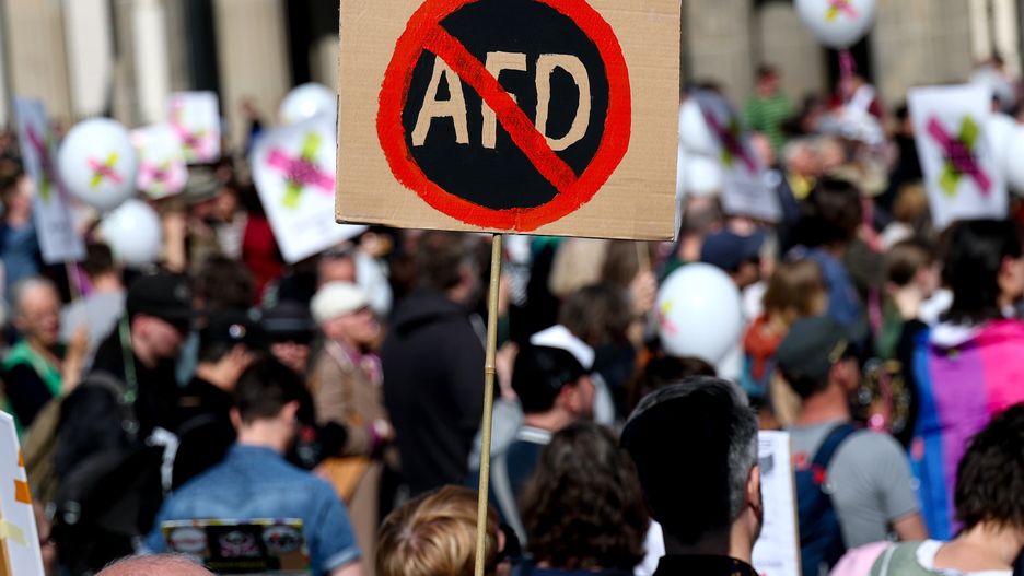 Demonstration calls for ban on Germany's AfD party in Berlin
epaselect epa12091944 An anti-AfD placard is held by a participant during a demonstration calling for a ban on Germany's far-right AfD party under the slogan 'No more excuses! AfD ban now!', in front of the Brandenburg Gate in Berlin, Germany, 11 May 2025.  EPA/FILIP SINGER 
Dostawca: PAP/EPA.
FILIP SINGER
epaselect