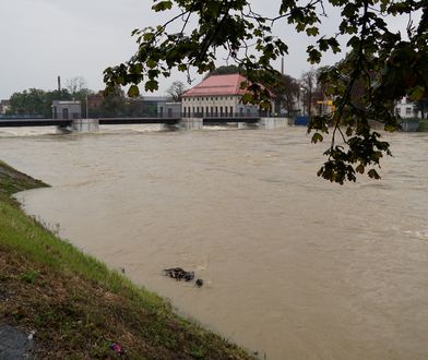 Otwarto polder Oława-Lipki. Policja wzywa do natychmiastowej ewakuacji