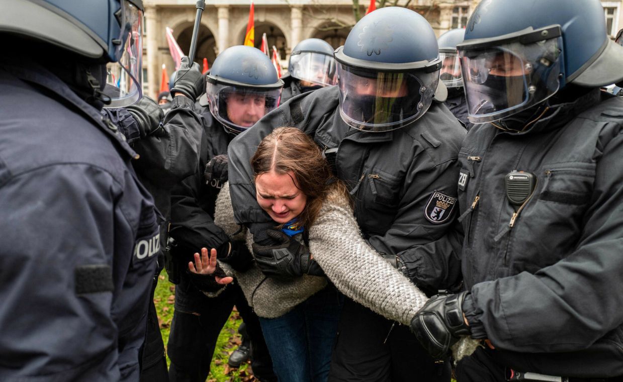 W Berlinie wymknęło się spod kontroli. 21 policjantów rannych