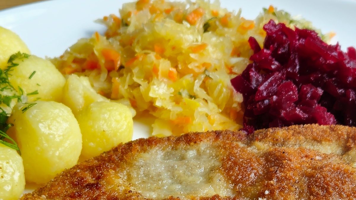 Dlaczego warto dodawać olej lniany do surówki z kiszonej kapusty