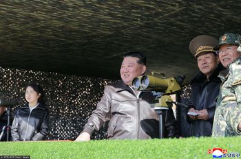 Kim Dzong Un nadzorował test zakazanej rakiety. Seul reaguje