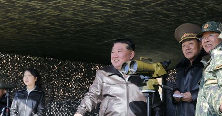 Kim Dzong Un nadzorował test zakazanej rakiety. Seul reaguje