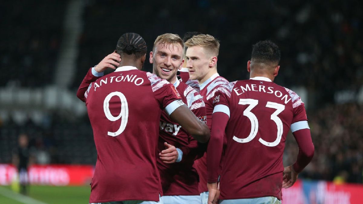 Zdjęcie okładkowe artykułu: Getty Images / Rob Newell - CameraSport / Na zdjęciu: piłkarze West Ham United