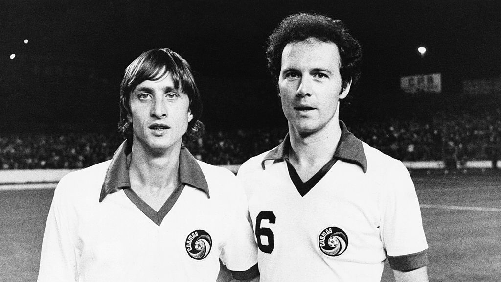 Zdjęcie okładkowe artykułu: Getty Images / Hulton-Deutsch Collection / Na zdjęciu od lewej: Johan Cruyff i Franz Beckenbauer