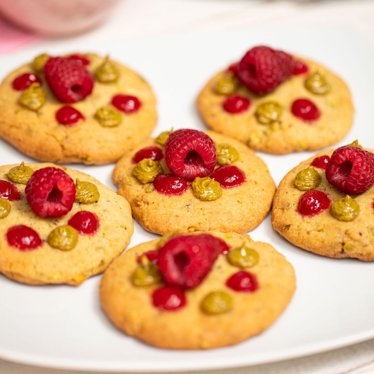 Pistachio cookies with white chocolate