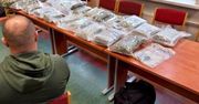 Przejęte ponad 12 kg marihuany i pieniądze. Trzech handlarzy zatrzymanych. A zaczęło się drobnej wpadki ponad rok temu