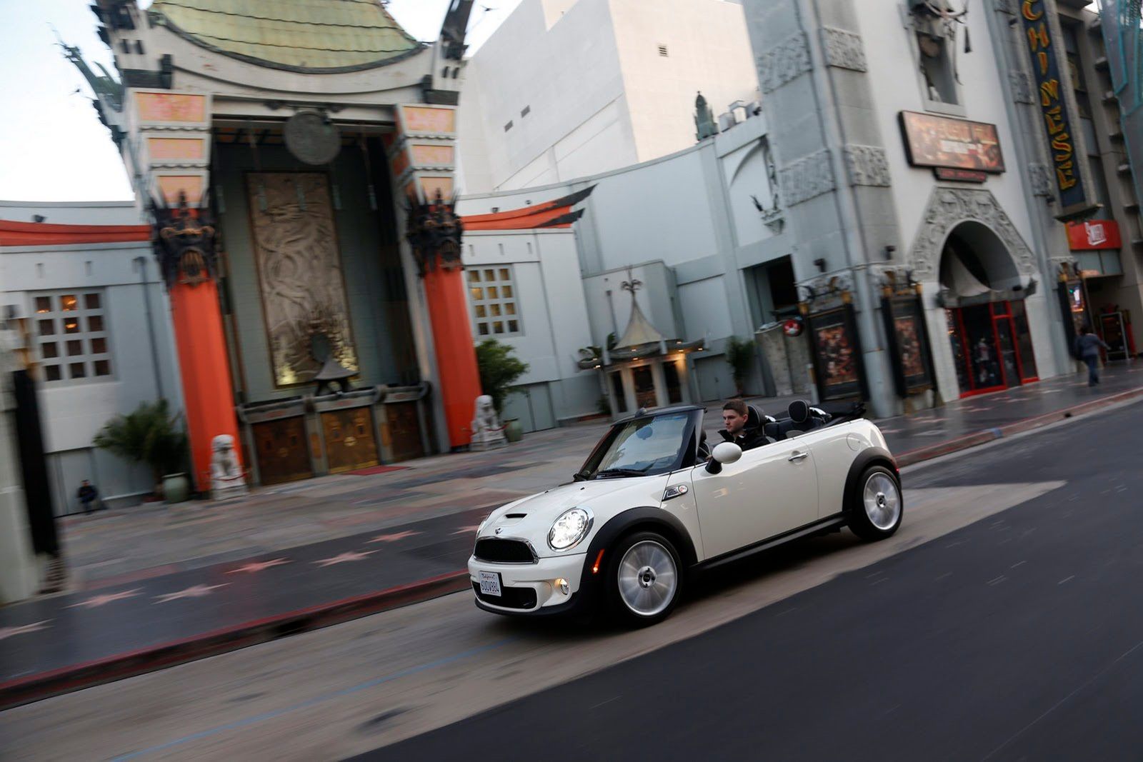 Galeria Mini jako celebracja sprzedaży półmilionowego egzemplarza w USA 26