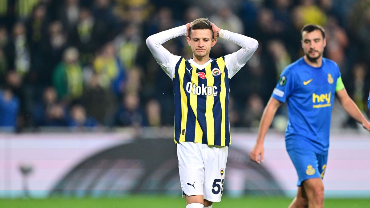 Getty Images / Serhat Cagdas/Anadolu / Na zdjęciu: Sebastian Szymański w barwach Fenerbahce Stambuł
