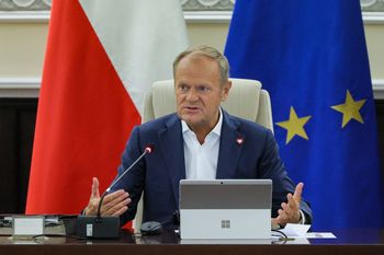 Tusk o deportacjach po skandalu na Narodowym. "63 osoby"