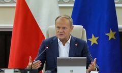Tusk o deportacjach po skandalu na Narodowym. "63 osoby"