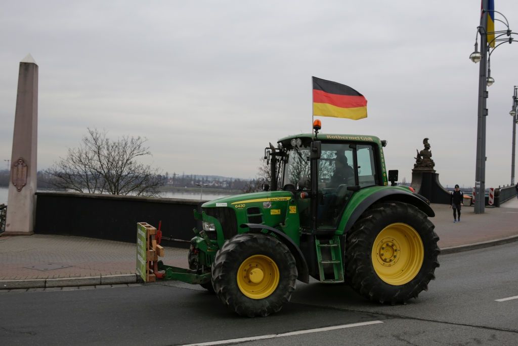 Niemcy chcą płacić mniej migrantom za pracę w polu. W tym Polakom
