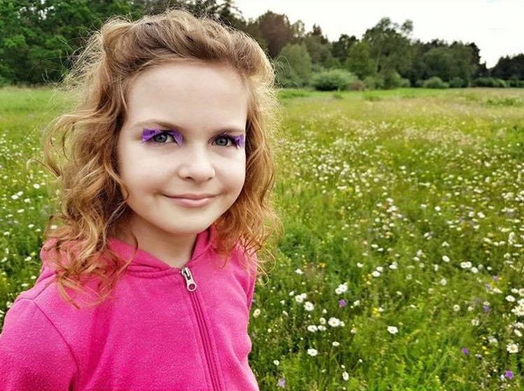 Katarzyna Skrzynecka zrobiła córce kwiecisty makijaż