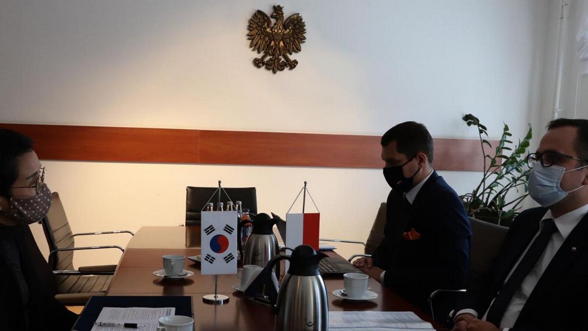 Pełnomocnik rządu ds. CPK Marcin Horała spotkał się w z ambasador Republiki Korei w RP, Mirą Sun 