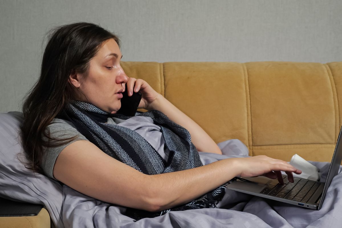 Wystarczy jeden telefon, by poinformować pracodawcę