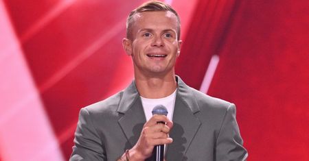 Znana twarz w "The Voice of Poland". Daniel Borzewski nie jest telewizyjnym debiutantem